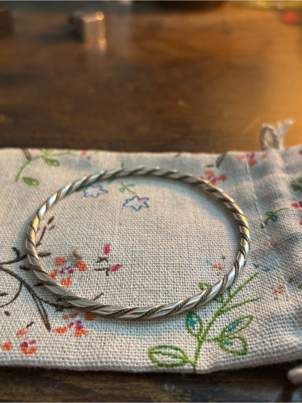 Sterling silver & 10k yellow gold Mexican twist bangle - Picture 2 of 4